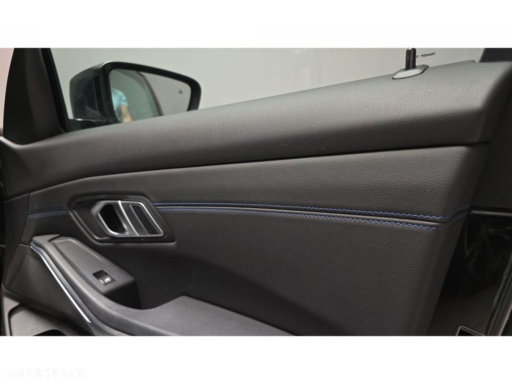 BMW Seria 3 320d xDrive M Sport - 30
