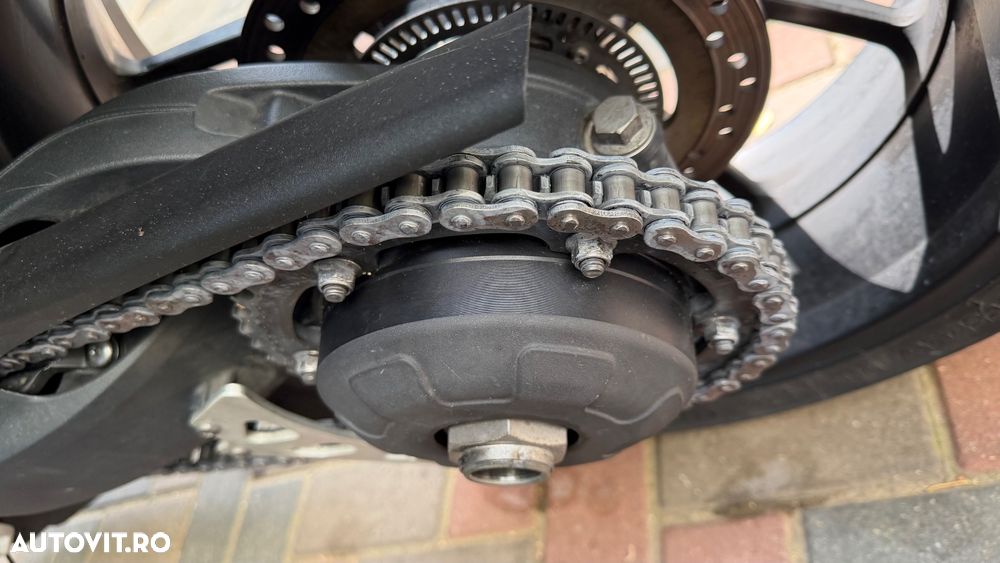 Triumph Speed Triple S - 4