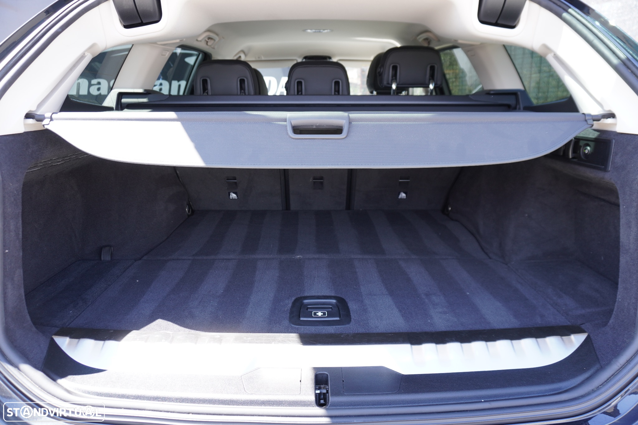 BMW 330 e Touring Line Luxury Auto - 26