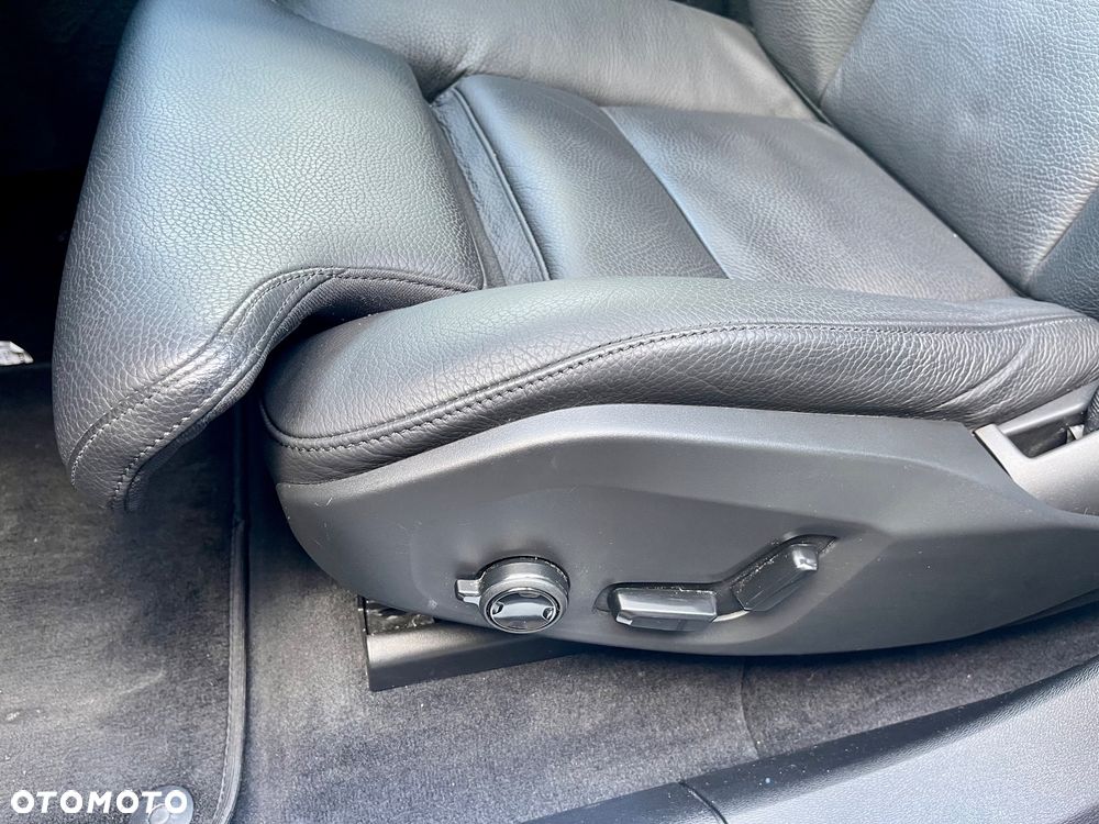 Volvo XC 60 T6 Plug-In Hybrid AWD Inscription - 27