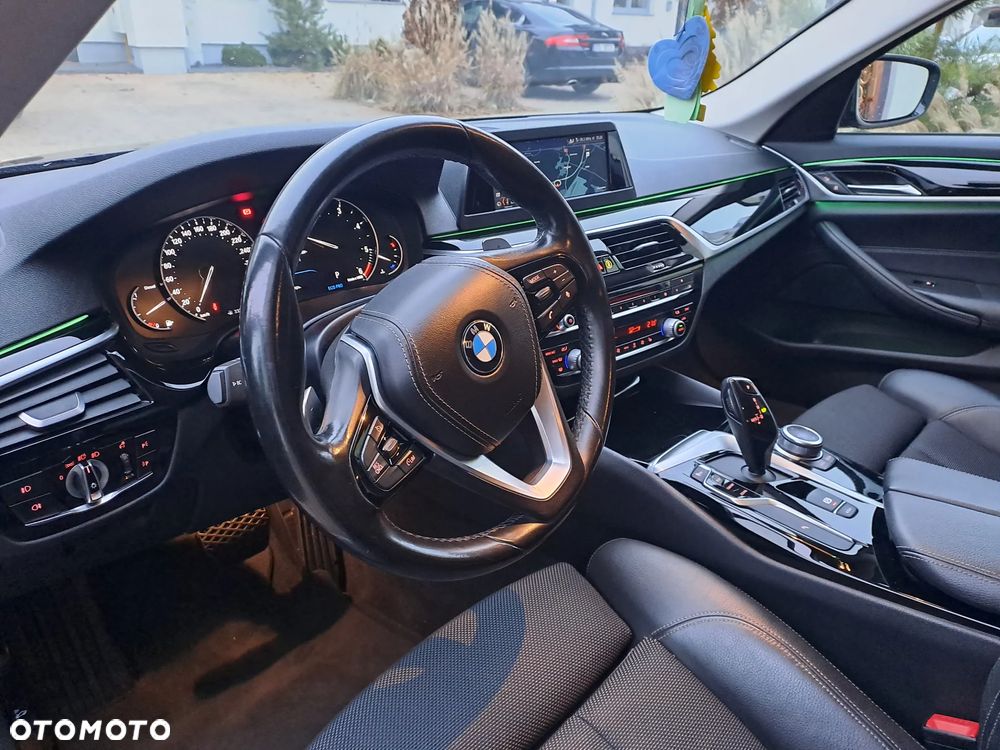 BMW Seria 5 530d xDrive Sport Line - 15