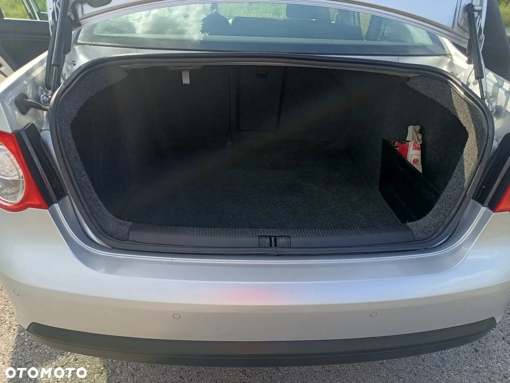 Volkswagen Jetta 1.6 TDI DPF Highline - 14