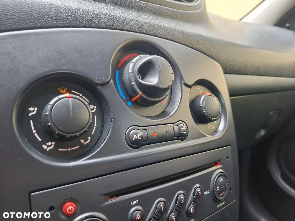 Renault Clio - 22