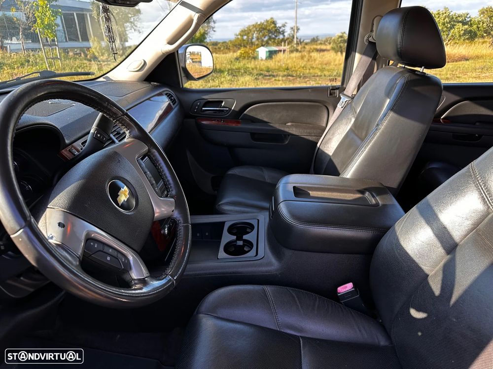 Chevrolet Suburban - 5