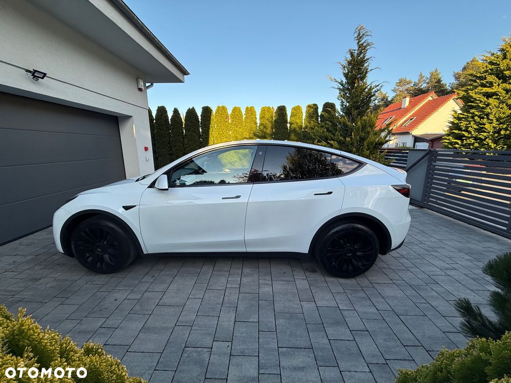 Tesla Model Y - 1