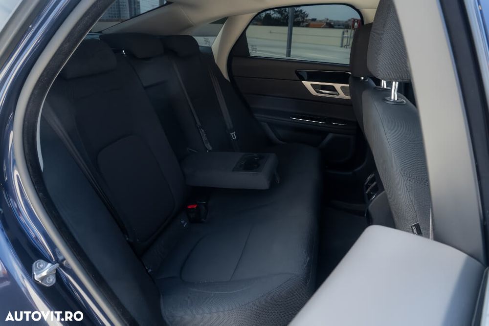 Jaguar XF E-Performance Portfolio - 32