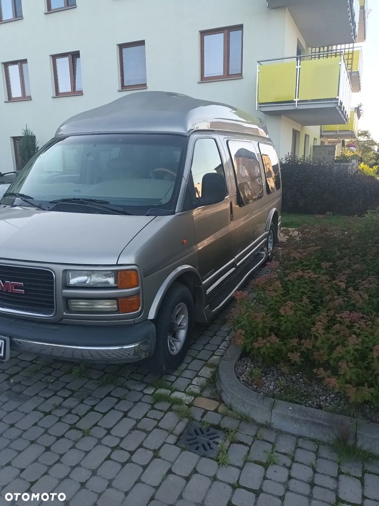 GMC Savana - 18