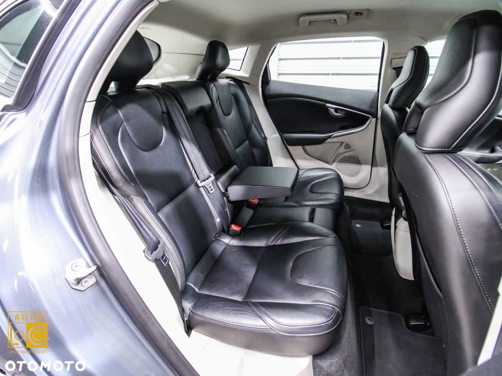 Volvo V40 D2 Summum - 11