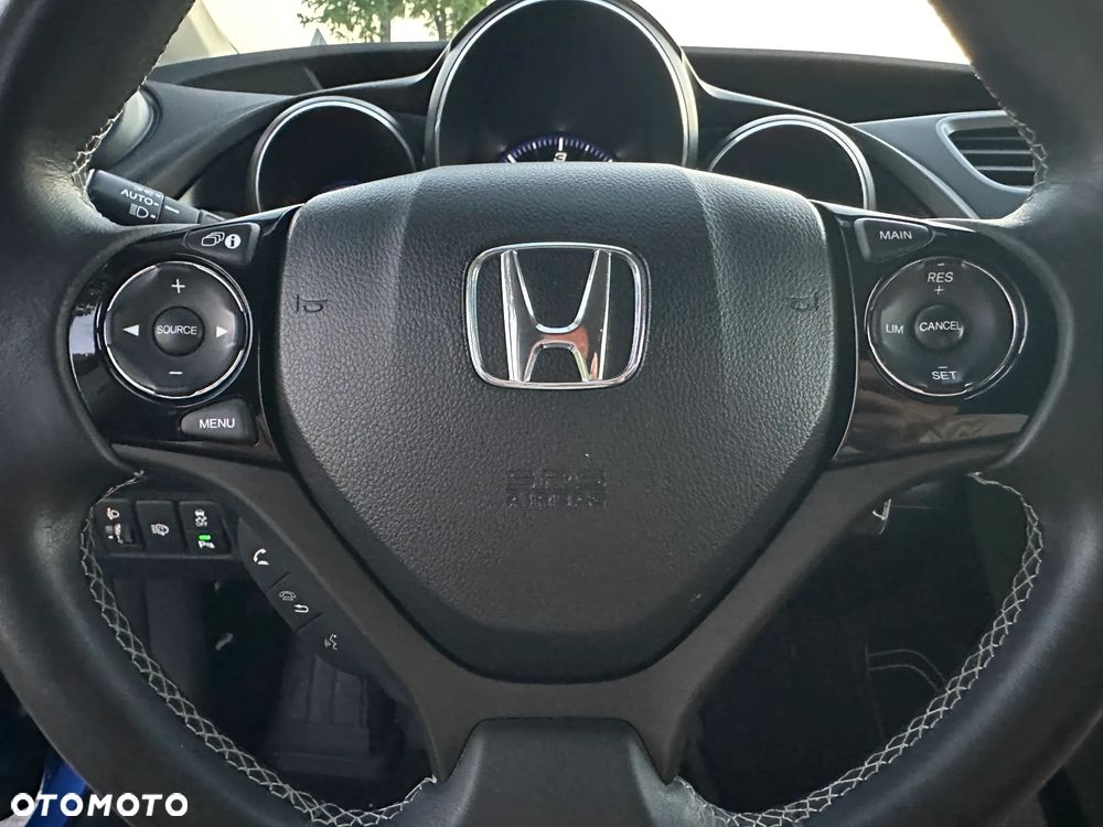 Honda Civic 1.6 i-DTEC Executive Black Edition - 16