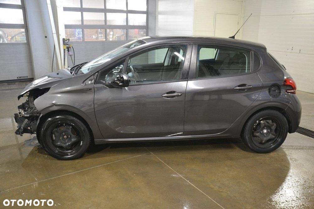 Peugeot 208 - 4