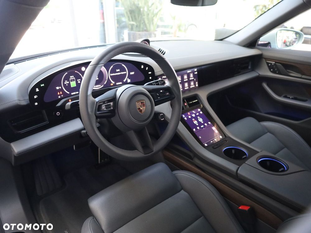 Porsche Taycan - 8