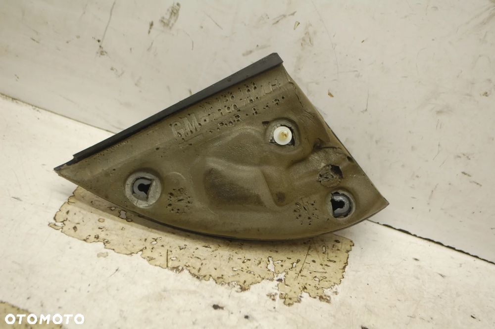 OSŁONA TRÓJKĄT DRZWI LEWY PRAWY PRZÓD 13156186 13156185 OPEL ASTRA III H - 4