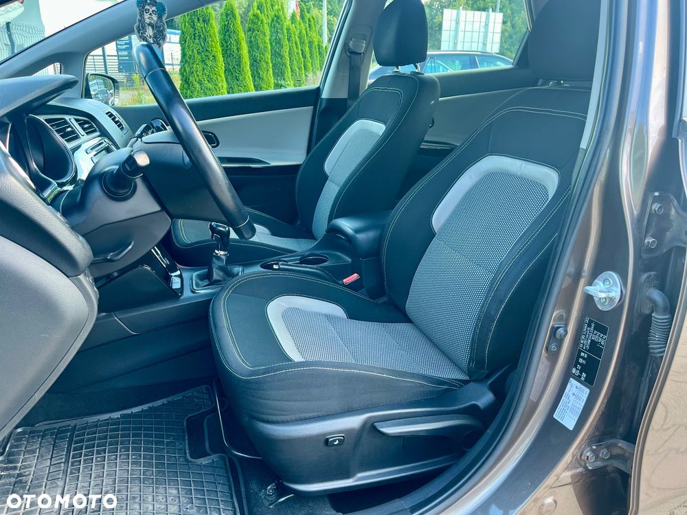 Kia Ceed 1.6 GDI ISG Platinum Edition - 17