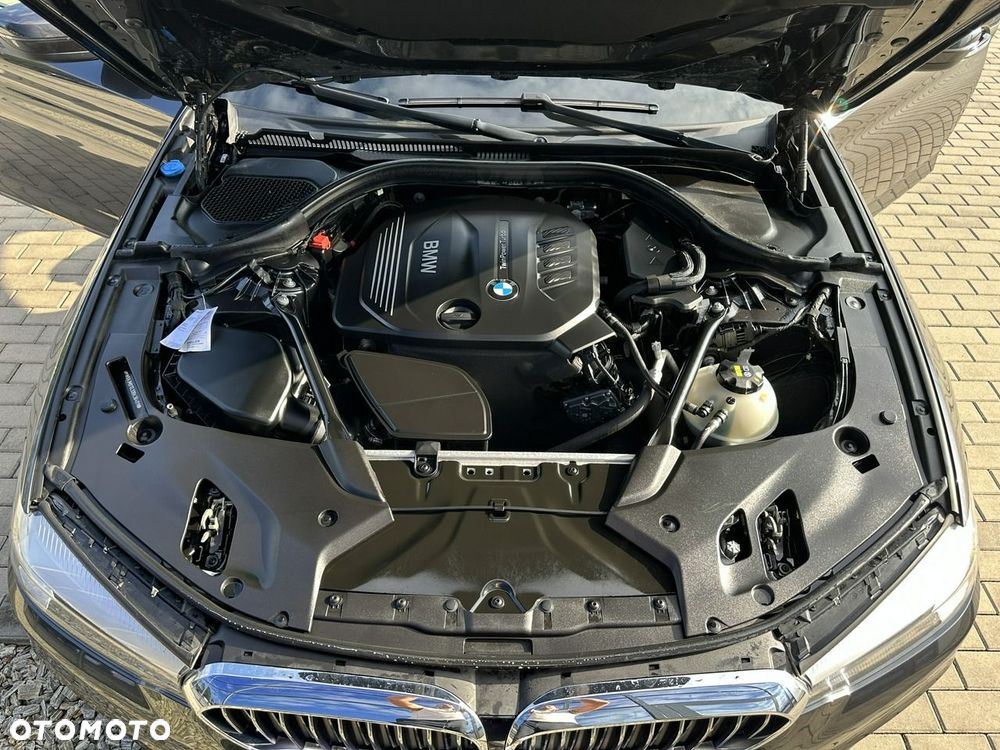 BMW Seria 5 520d xDrive - 38