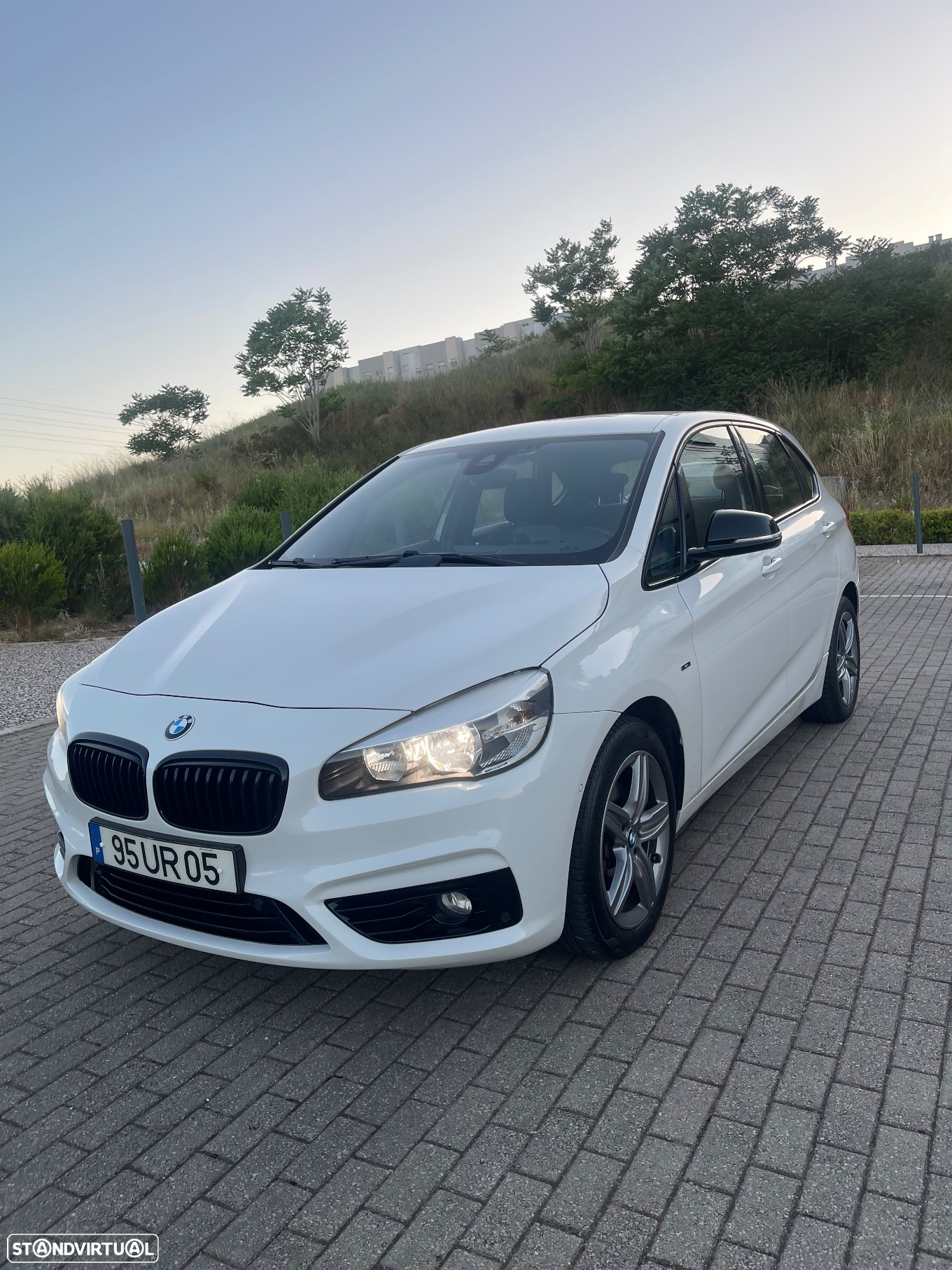 BMW 218 Active Tourer d Aut. Sport Line - 2