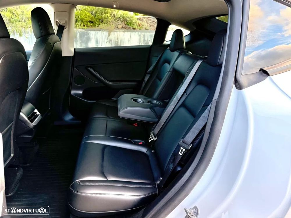 Tesla Model Y Long Range Dual Motor AWD - 13