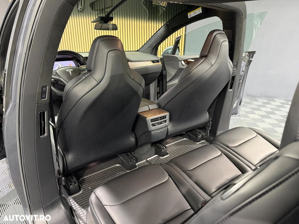 Tesla Model X - 22