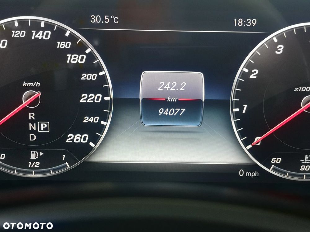 Mercedes-Benz Klasa E 400 4-Matic 9G-TRONIC - 22