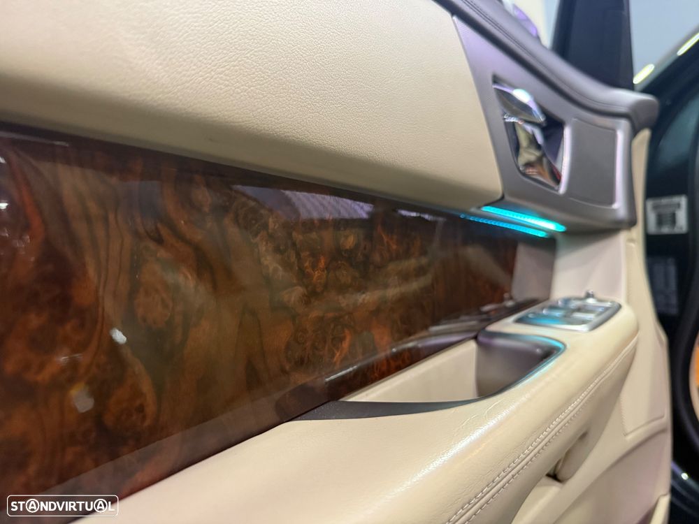 Jaguar XF 2.7 V6 Premium Luxury - 16