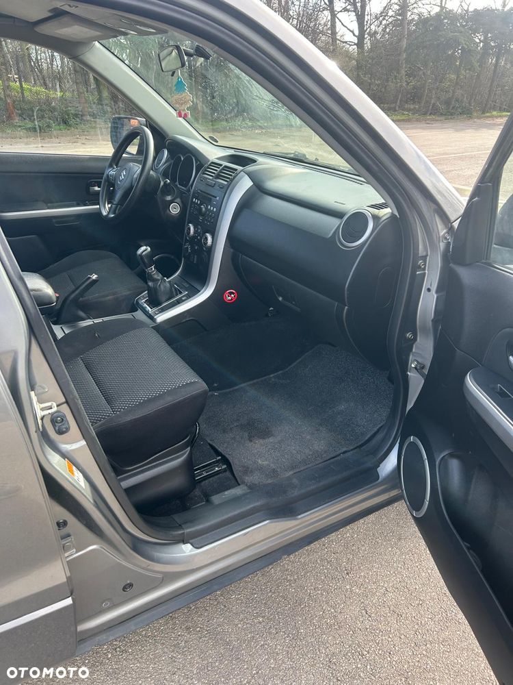 Suzuki Grand Vitara 2.0 Comfort - 6