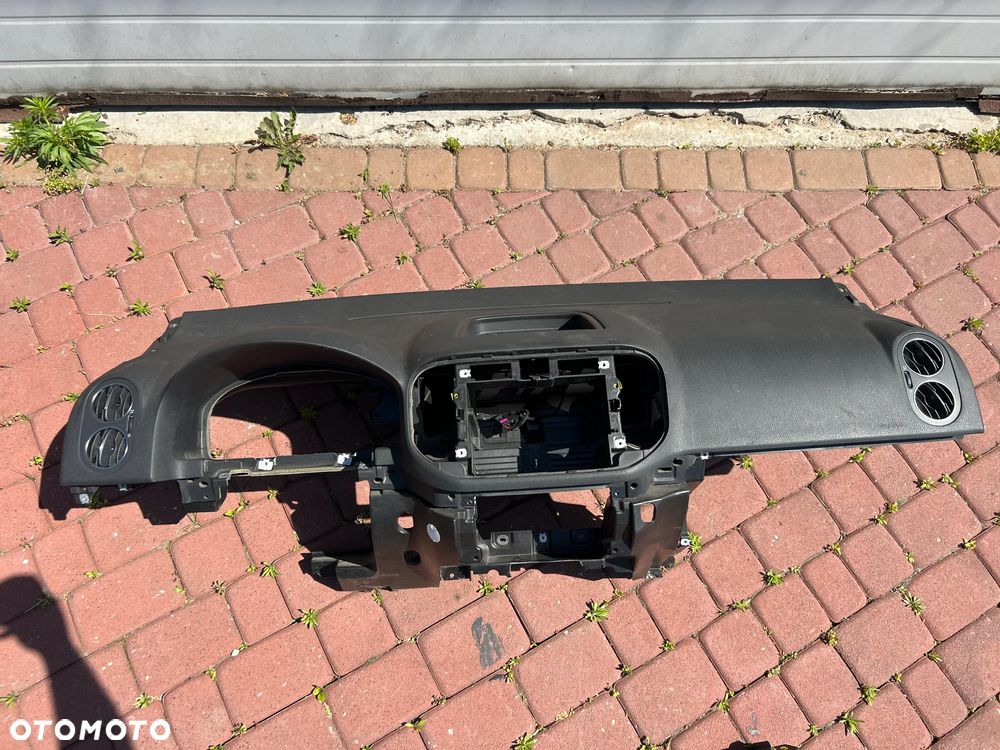 DESKA KONSOLA KOKPIT PODUSZKA PASY VW GOLF 6 VI PLUS - 2