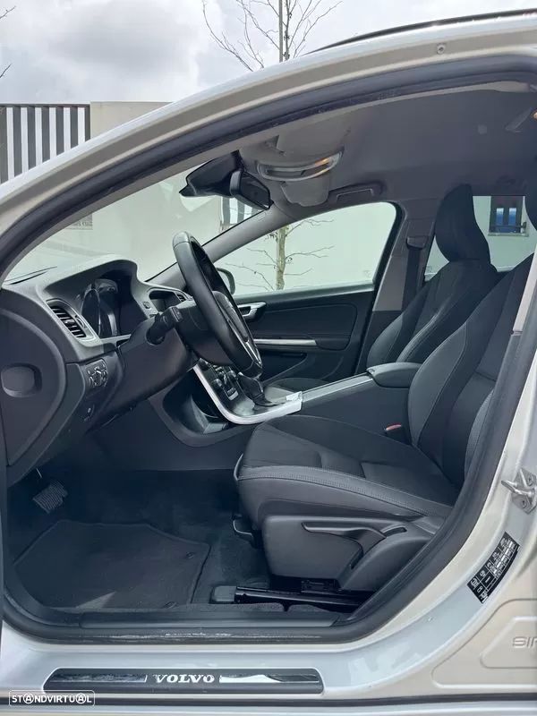 Volvo V60 1.6 D2 Momentum Eco Powershift - 11