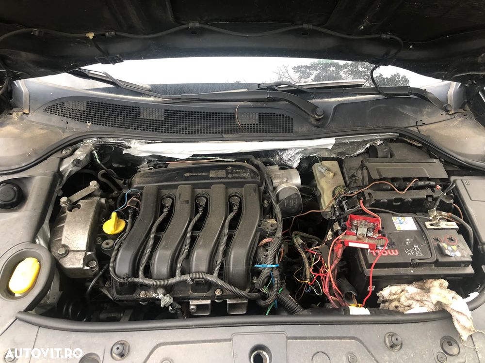 Dezmembrez Renault Megane 2 cabrio  2005 negru benzina - 5