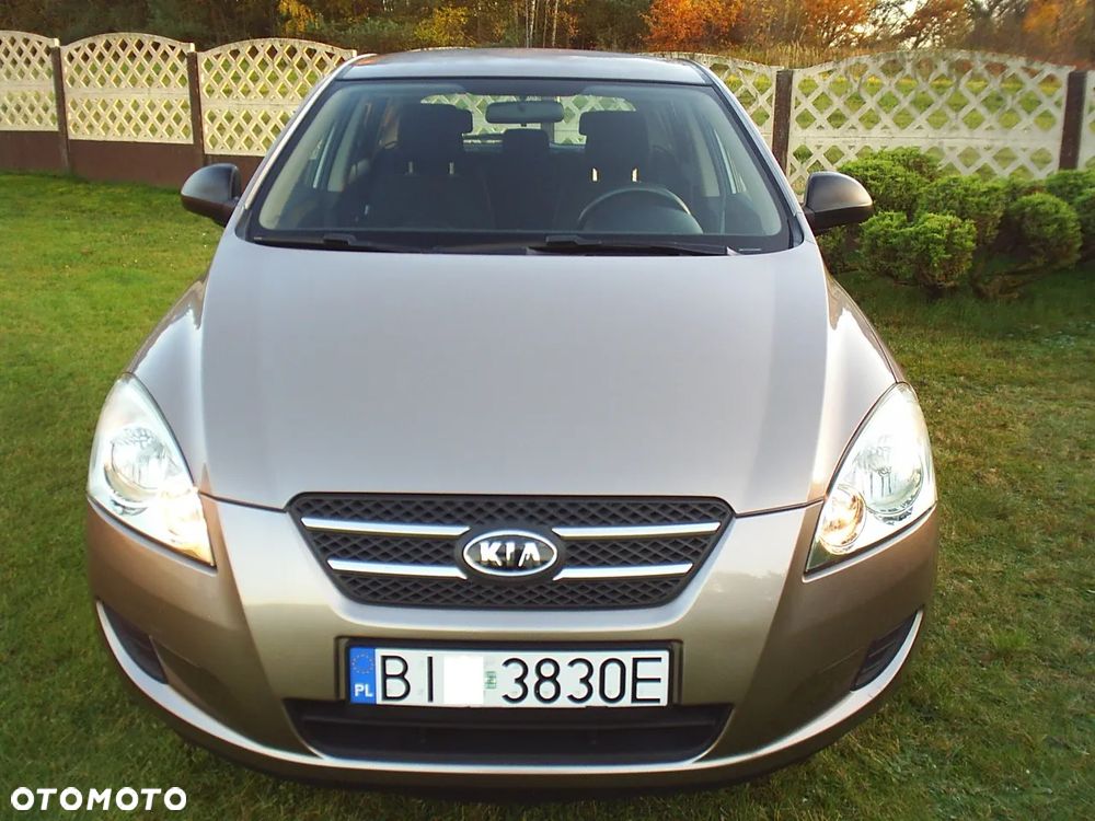 Kia Ceed - 13
