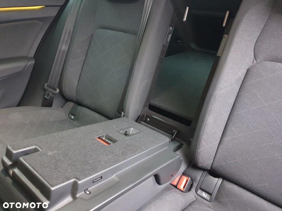 Volkswagen Golf - 34