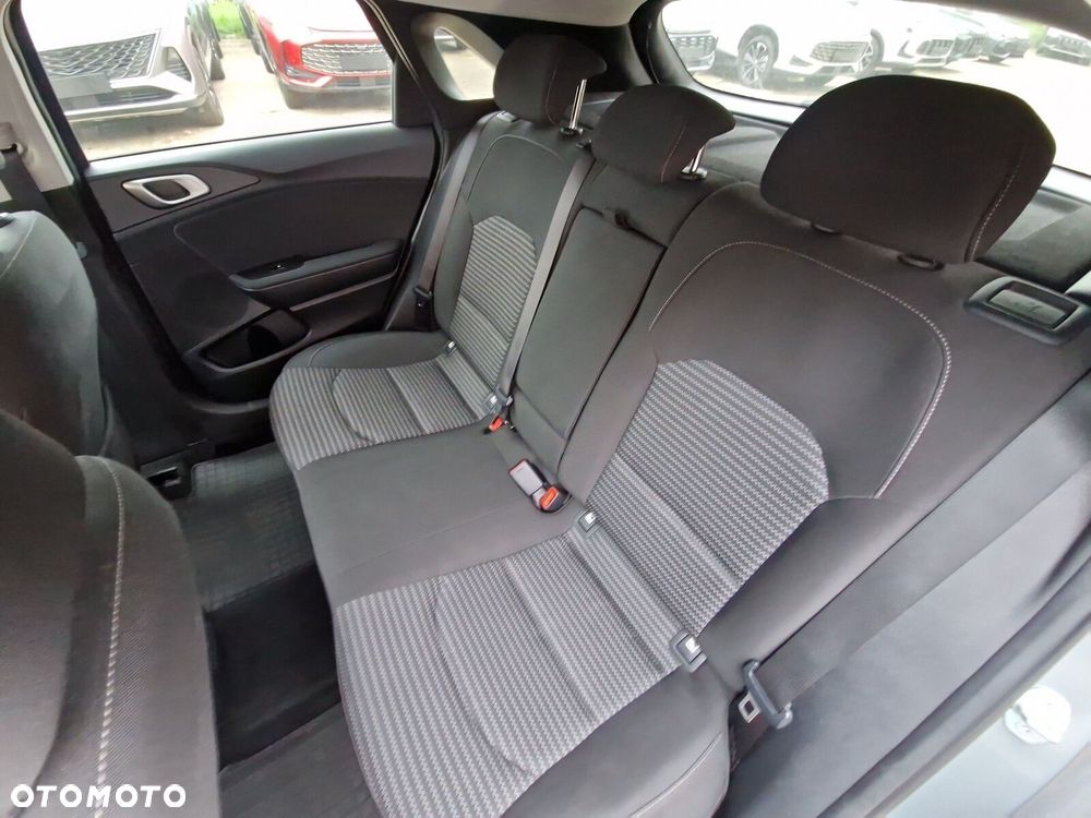 Kia Ceed 1.5 T-GDI M DCT - 11