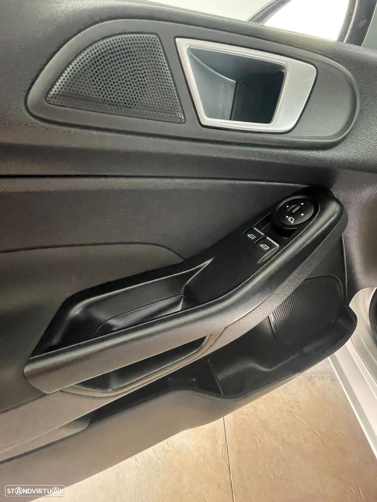 Ford Fiesta 1.0 Celebration - 13
