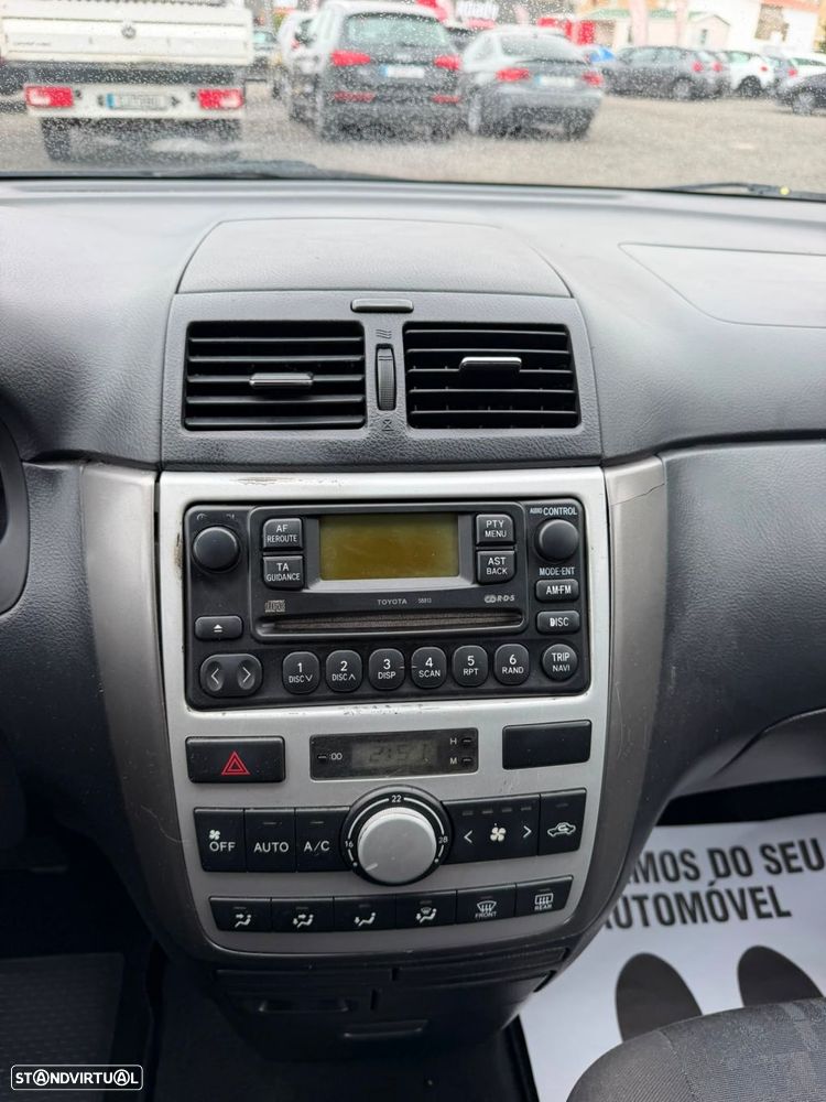 Toyota Avensis Verso 2.0 D-4D - 27
