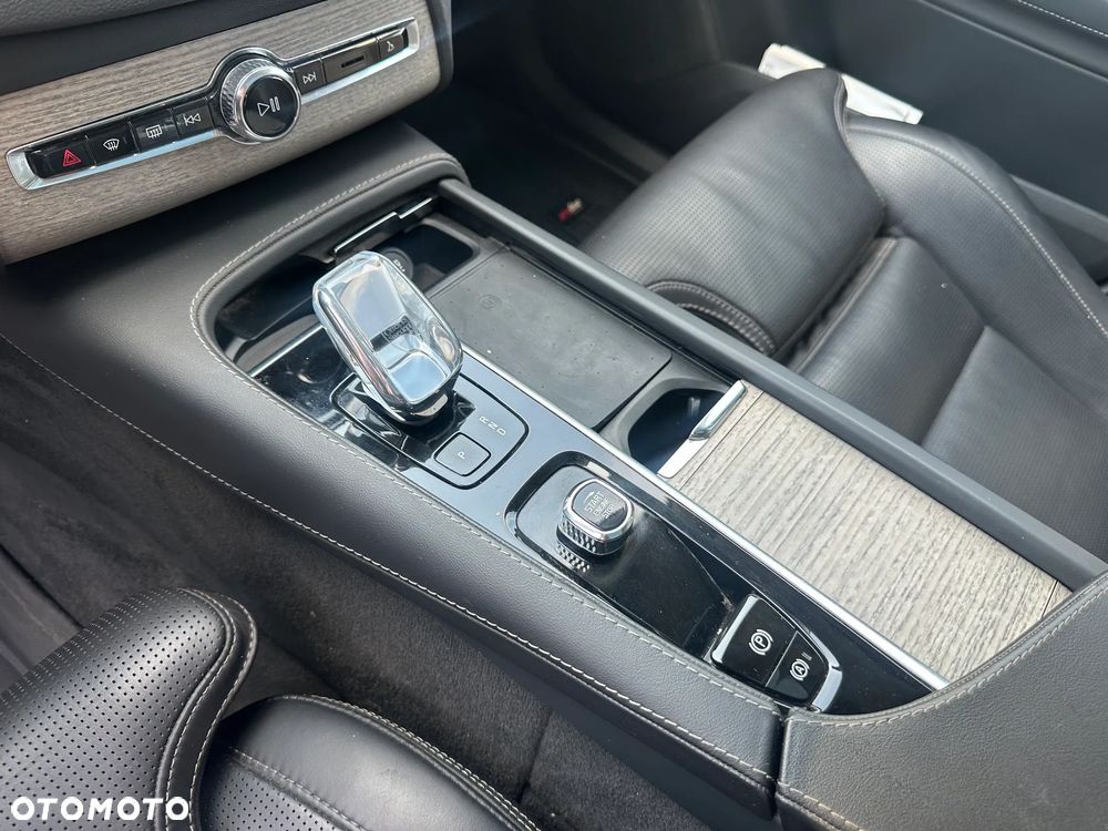 Volvo XC 90 - 13