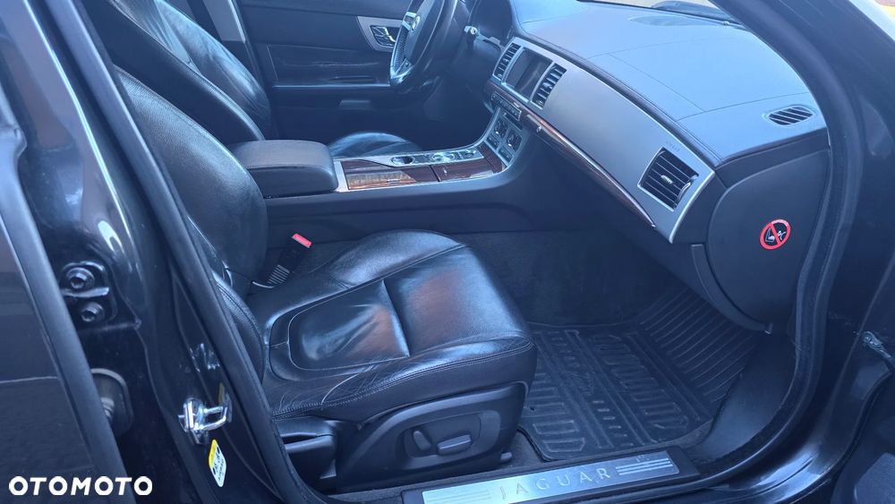 Jaguar XF - 13