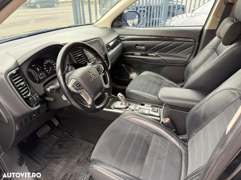 Mitsubishi Outlander - 11