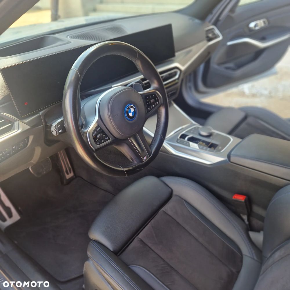 BMW Seria 3 330e xDrive M Sport - 10