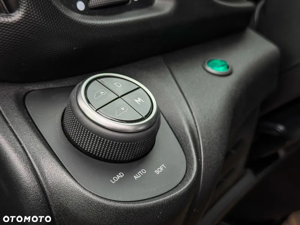 Iveco Daily 70C plandeka 15ep, sypialnia 2 łóżka, pneumatyka - 31