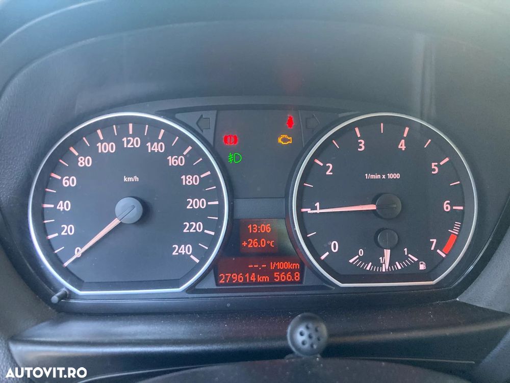 BMW Seria 1 120i - 12