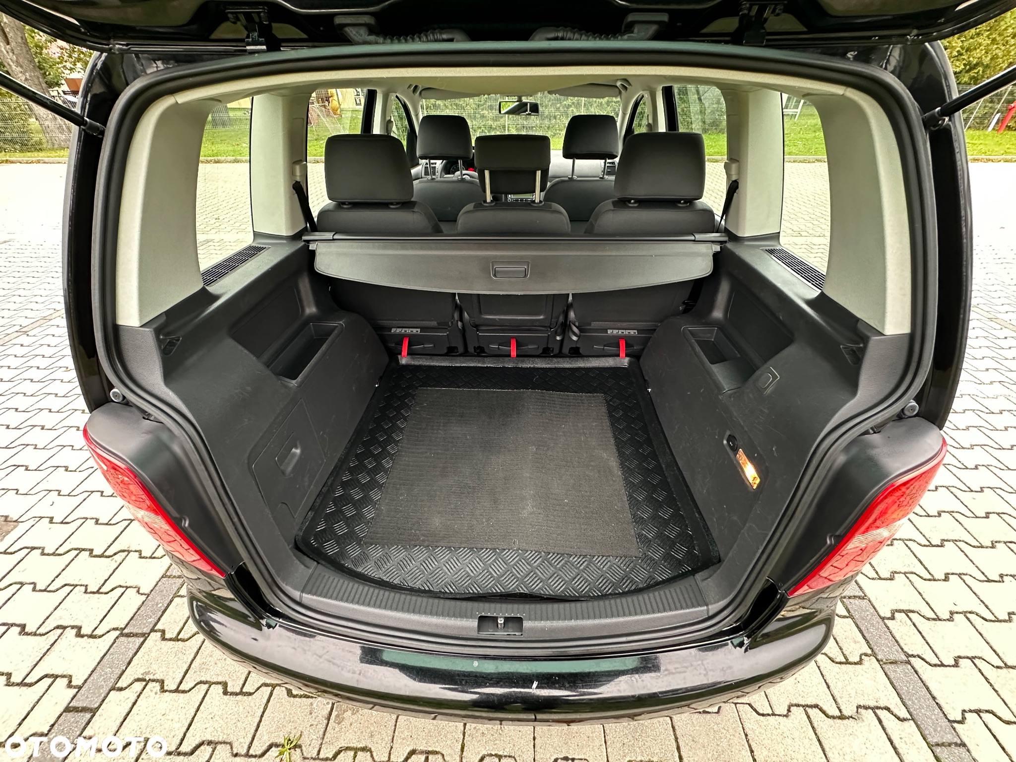 Volkswagen Touran - 13