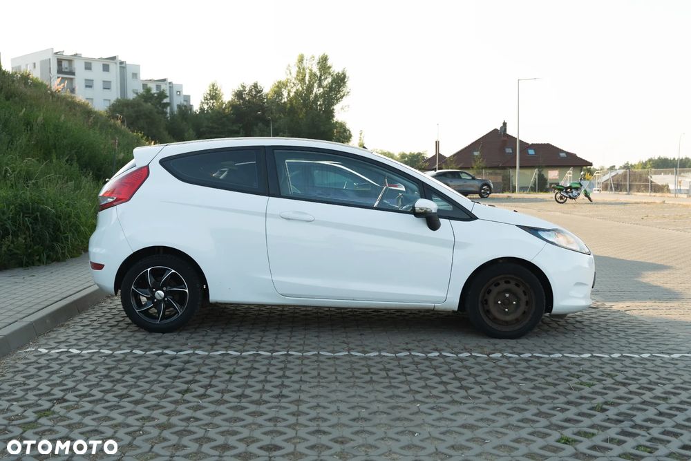 Ford Fiesta 1.4 TDCi Ambiente - 8