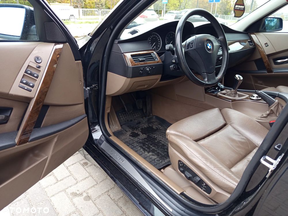 BMW Seria 5 525i - 24