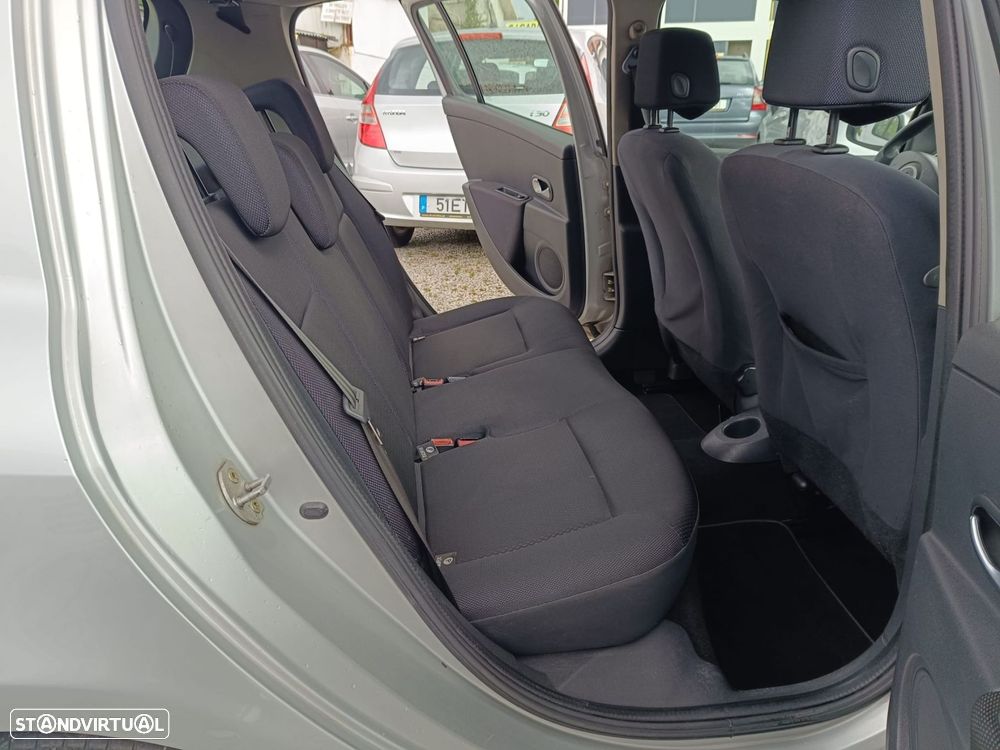 Renault Clio 1.2 16V Dynamique - 12