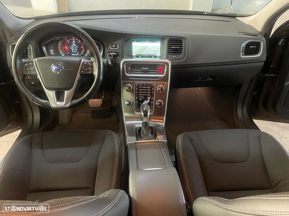Volvo V60 Cross Country 2.0 D3 Momentum Geartronic - 33