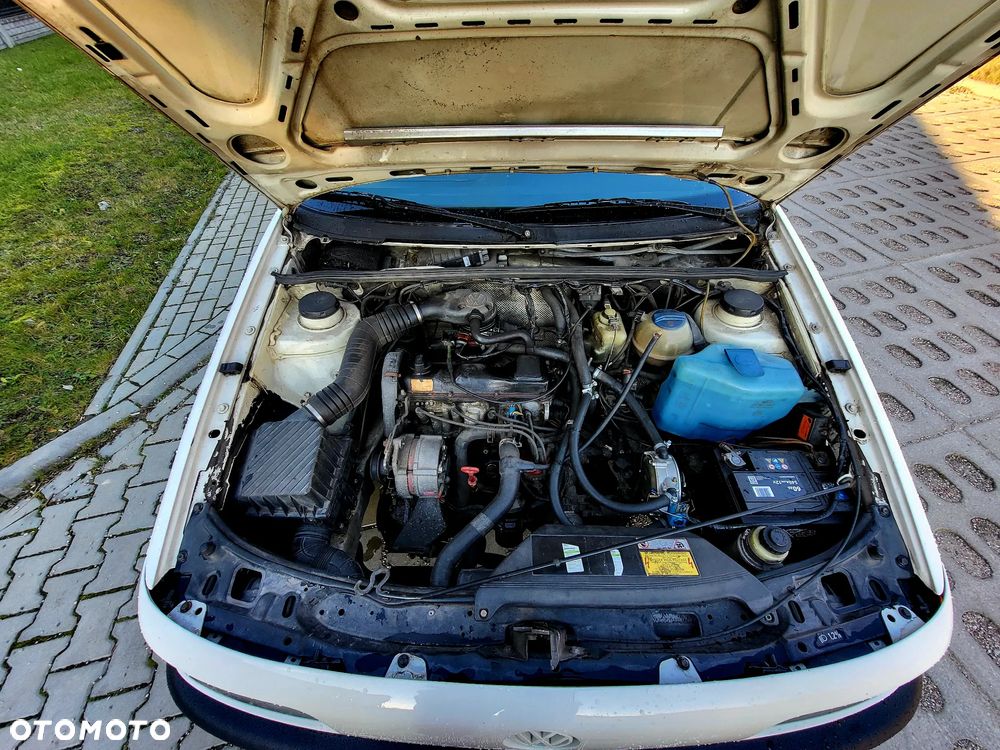 Volkswagen Passat 1.8 CL - 14