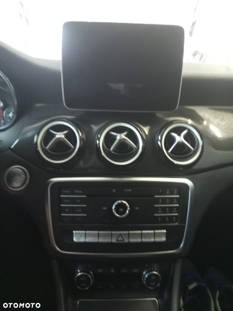 Mercedes-Benz GLA 200 7G-DCT AMG Line - 10