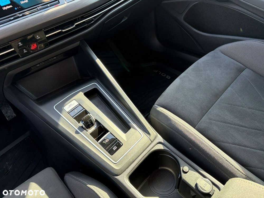 Volkswagen Golf 1.5 eTSI EVO Style DSG - 21