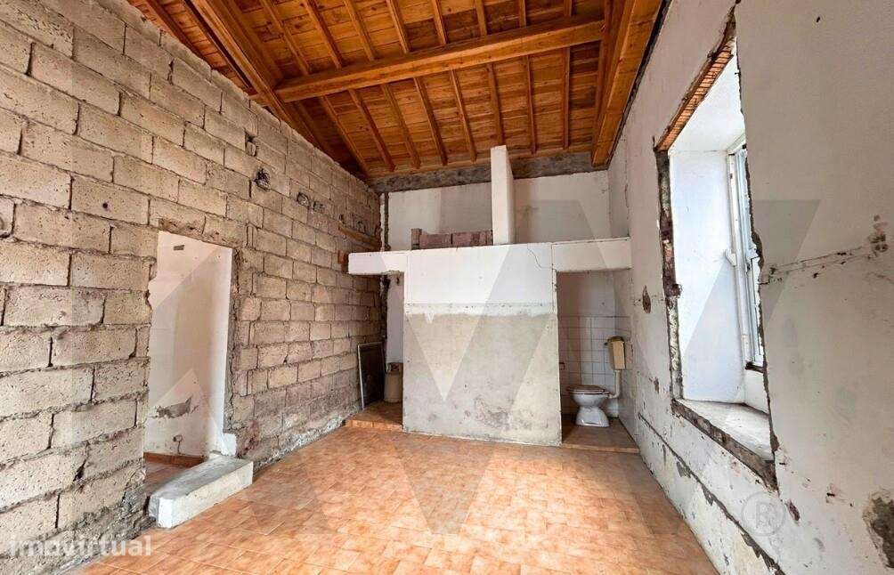 Moradia com Elevado Potencial no Centro de Vila do Porto - Grande imagem: 3/16