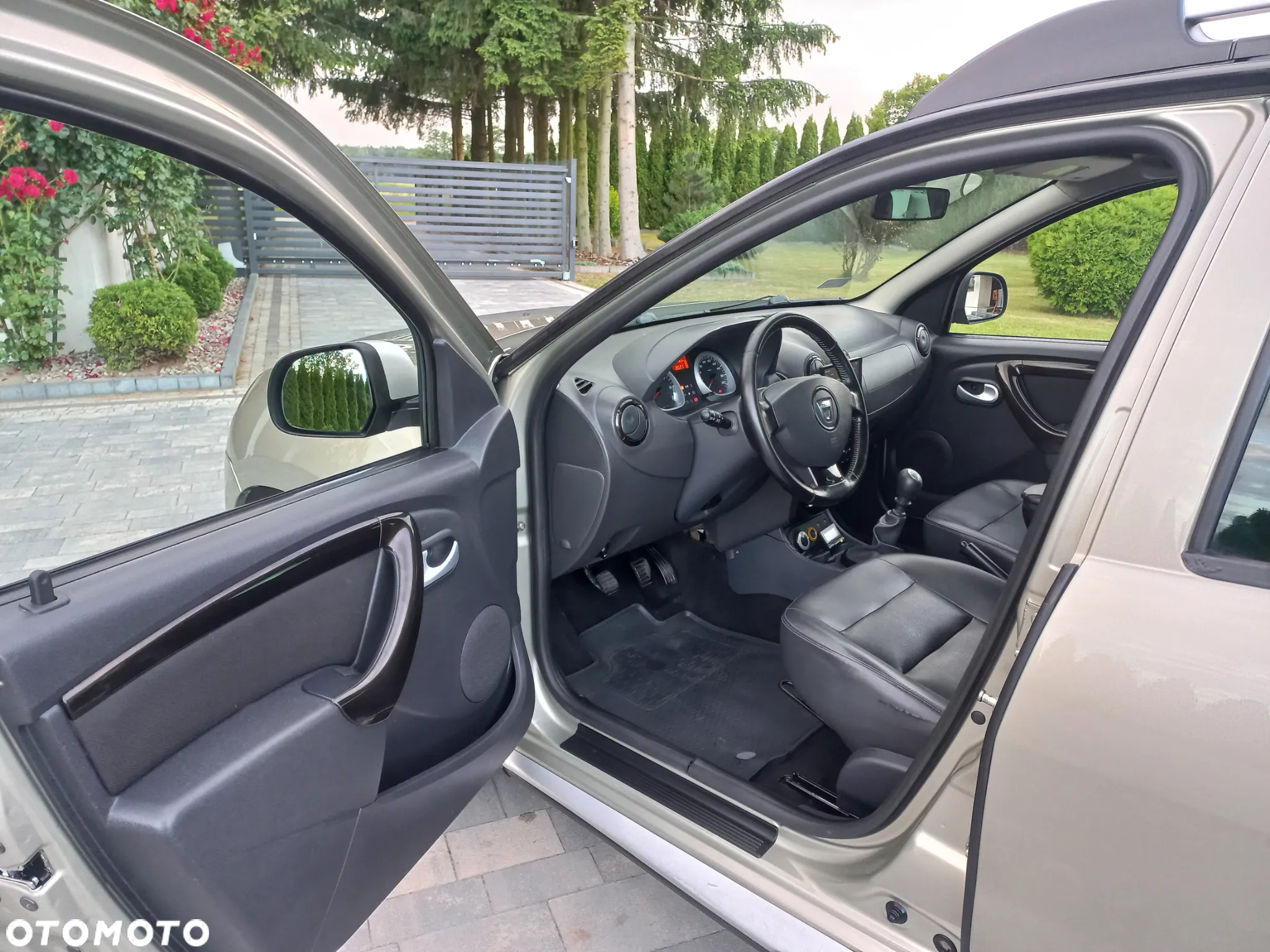 Dacia Duster 1.6 Laureate 4x4 - 34
