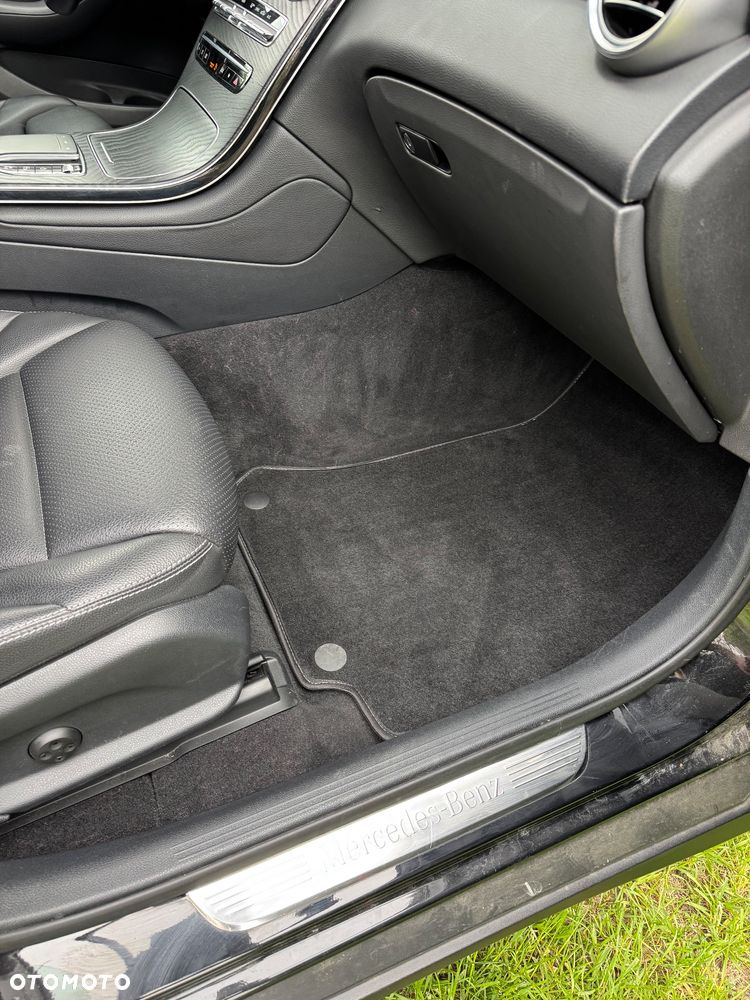 Mercedes-Benz GLC 300 4Matic 9G-TRONIC Exclusive - 18