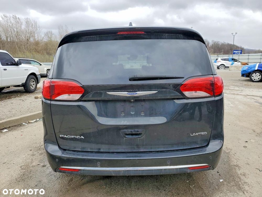 Chrysler Pacifica - 9